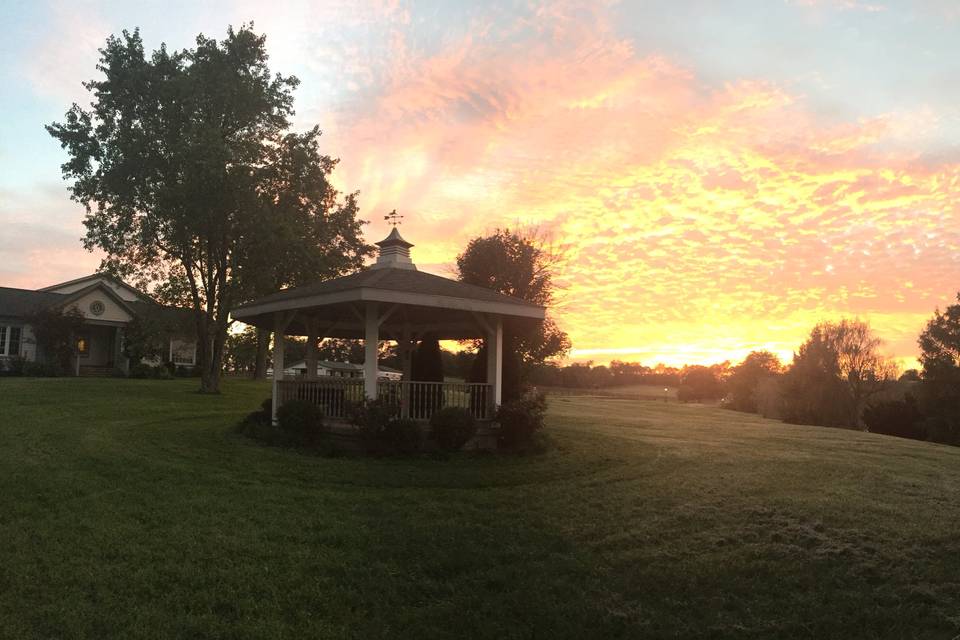 Lakeside Gazebo Queenslake