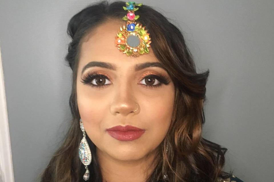 False lash applications provided