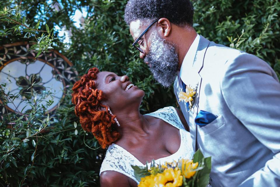 Couple in garden - Sabo Photography