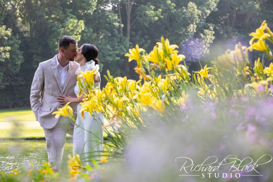 Wedding kiss among daffodils