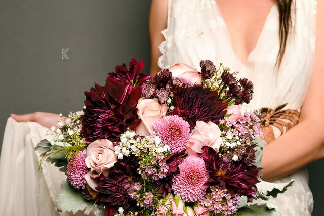 Between the Roses Florist