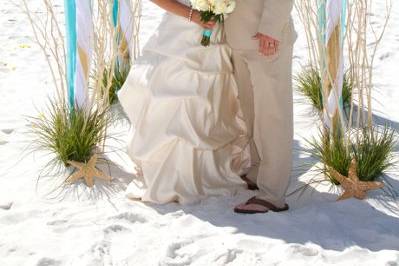 Intimate, romantic, affordable barefoot beach weddings