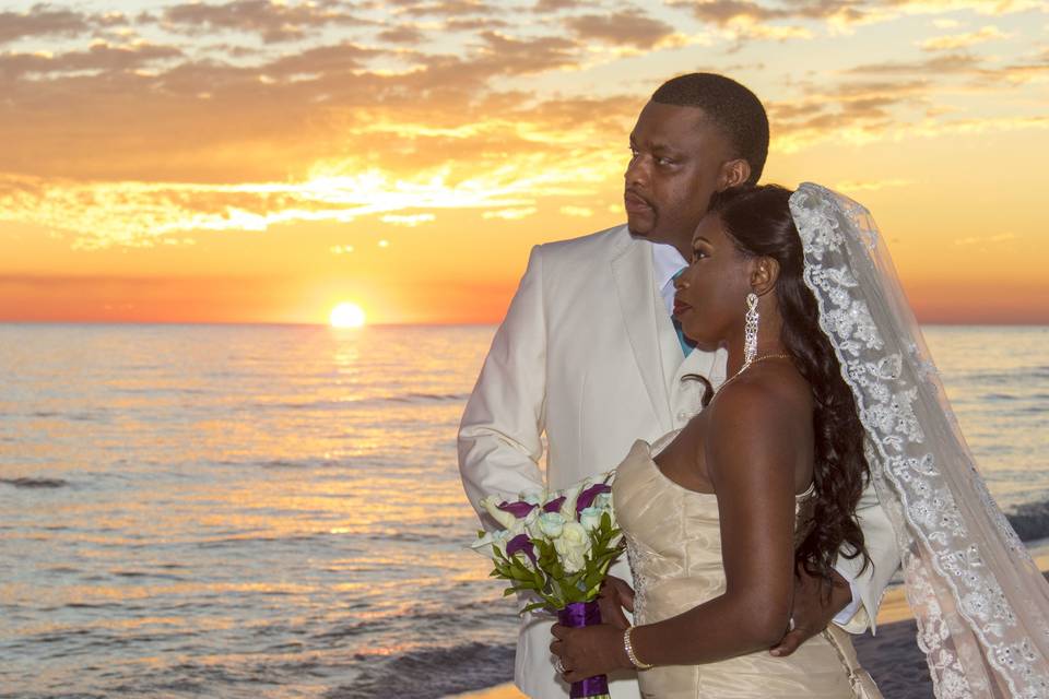 Romantic sunset beach weddings in Florida