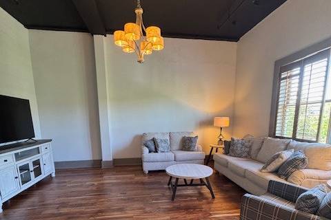 Grooms Suite