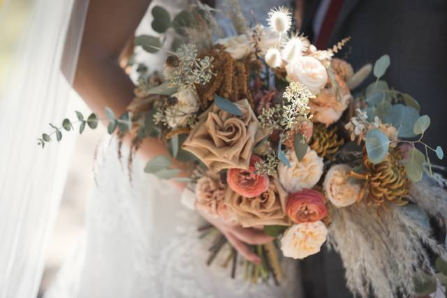 Dreamy dried flower bouquet