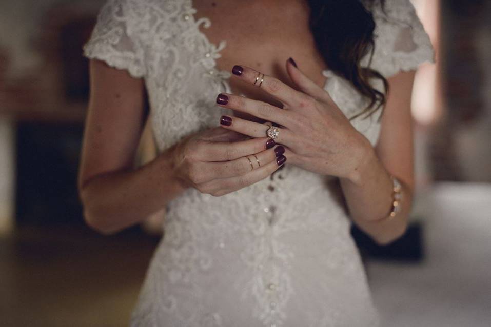 Bride red nail polish