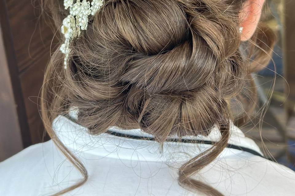 Textured bun bride