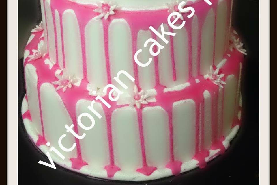 quinceanero cake fondant with gold leaf details