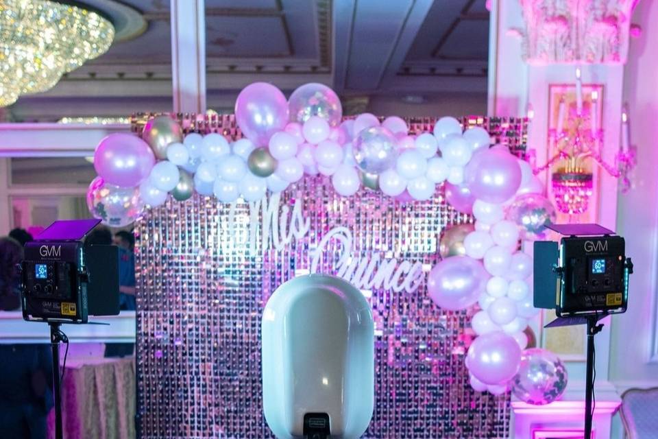 Great lighting and props