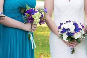 Peacock color bouquets