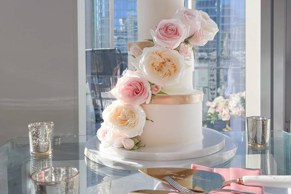 Roses on cake