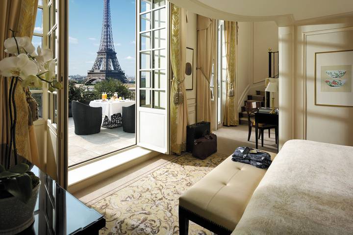 Paris hotels with benefits