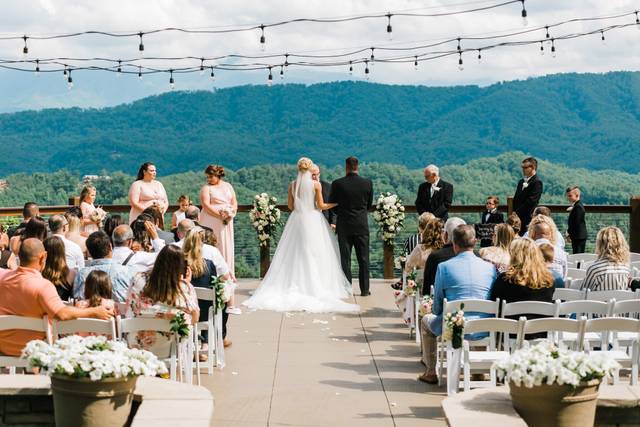 Casual Summer Wedding in Pigeon Forge, The Magnolia Venue