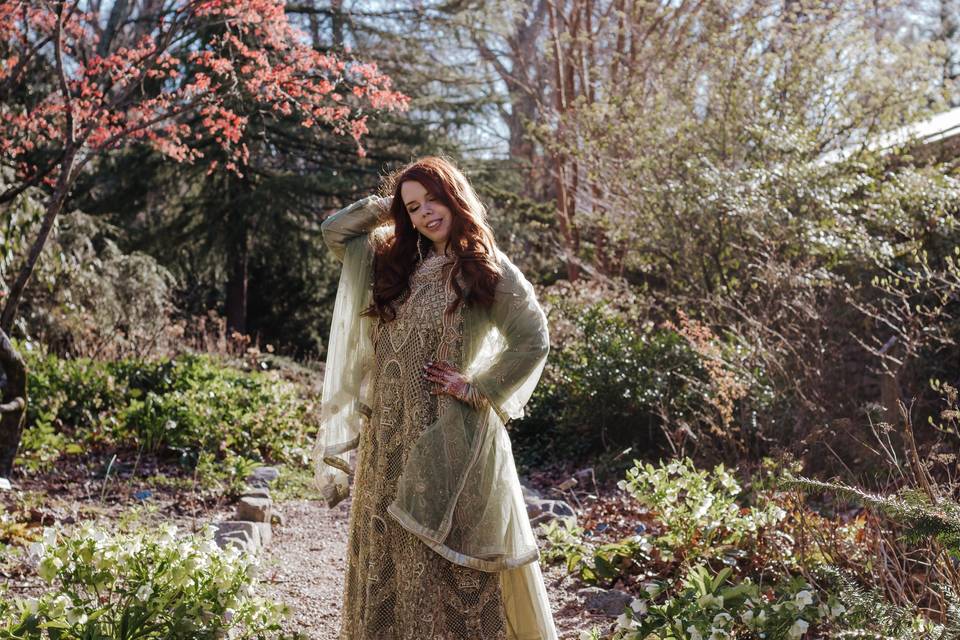 Bridal strut