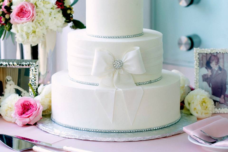 All white wedding cake with a bow