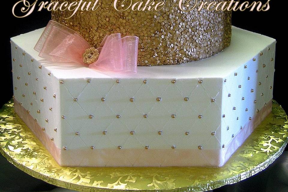 Wedding cake with a gold layer