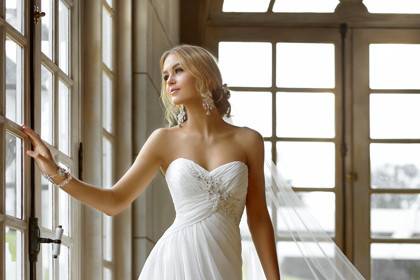 Flowy wedding dress