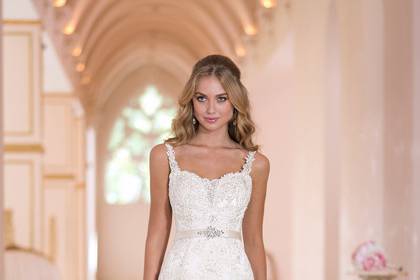 Sleeveless wedding dress