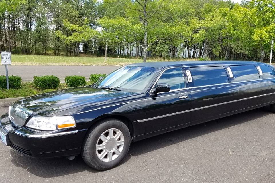 Lincoln town car limo