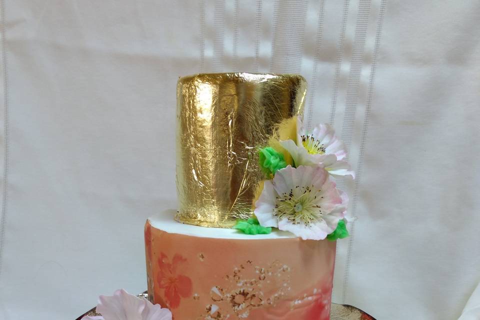 Three-tier gold leaf