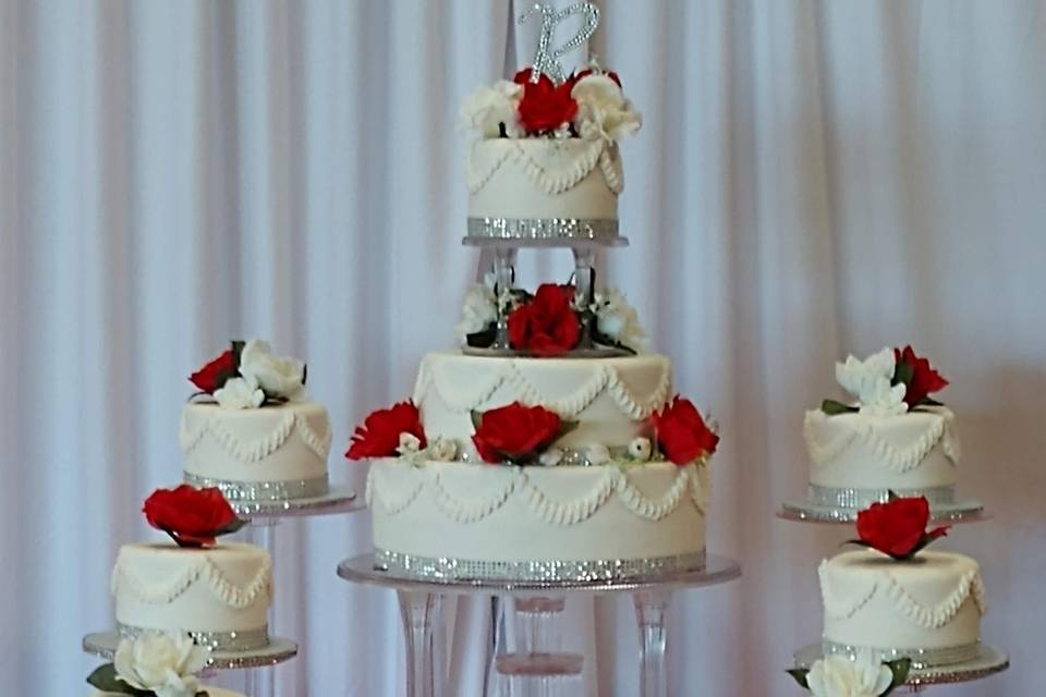 Tiered cake with fountain