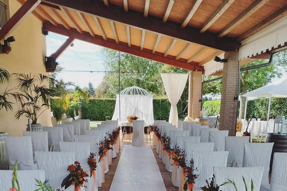 COUNTRY WEDDING