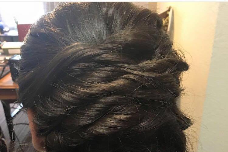 Final wedding hair with accessory