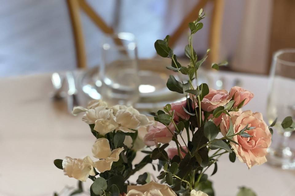 Neutral centerpiece