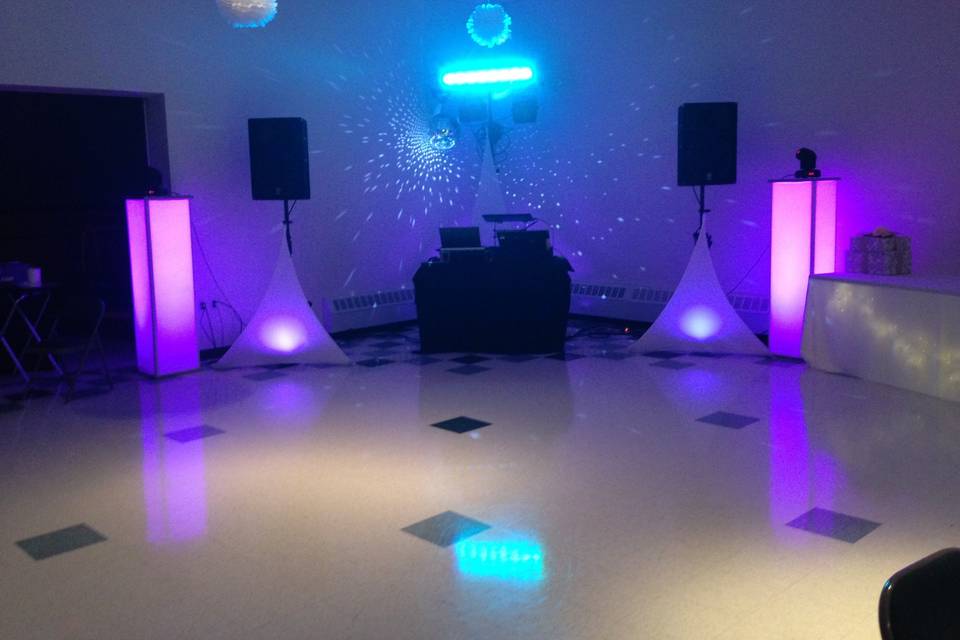 Throw Yo Hands Up Entertainment DJ