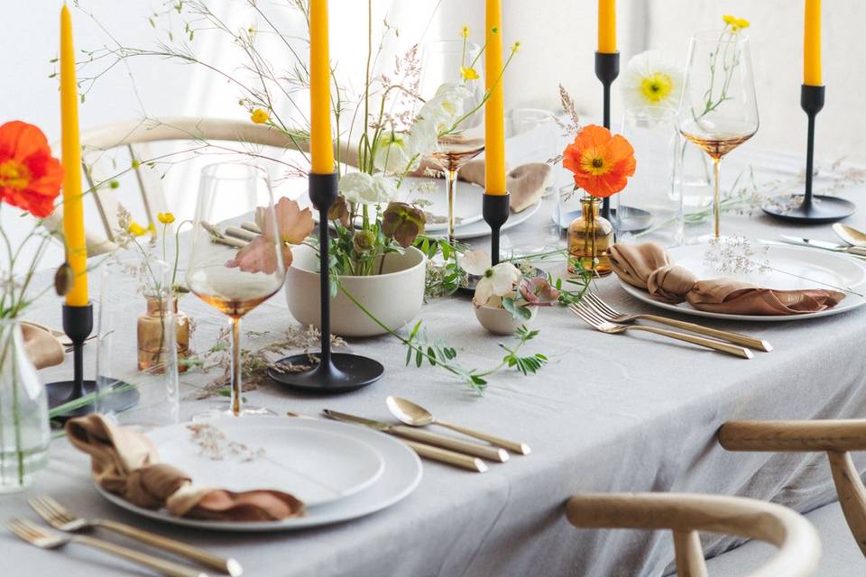 Spring poppy tablescape