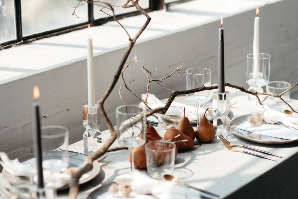 Fall branch and pear table