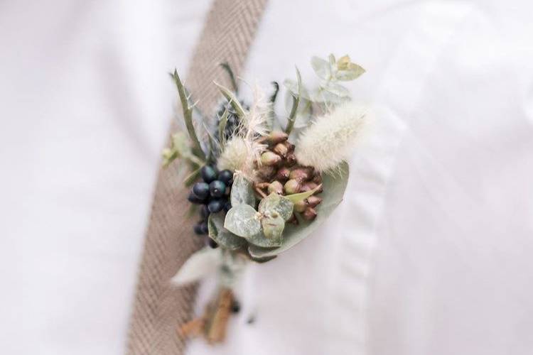 Textured boho boutonnieres