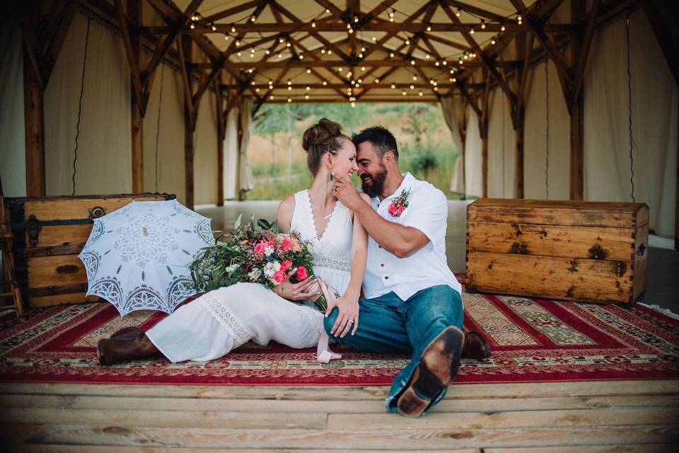 Couple cake cutting