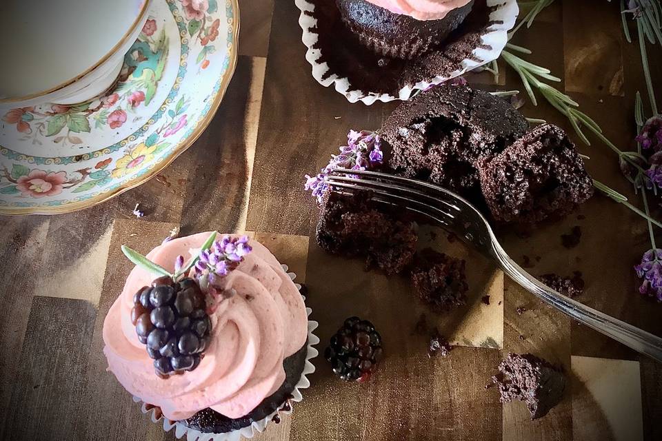 Blackberry cupcakes