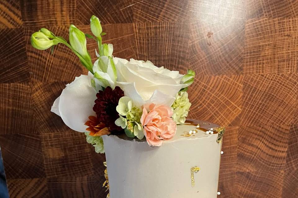 Classy elopement cake