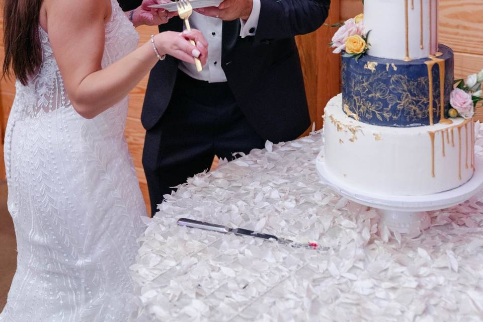 Couple enjoying cake