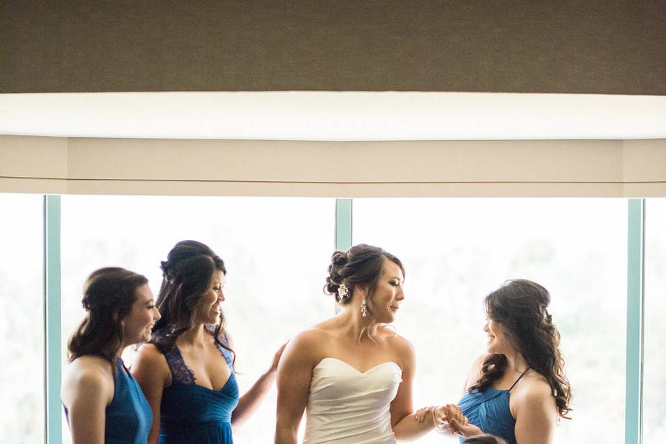 Assisting the bride | Photo Credit: whisker & willow photography