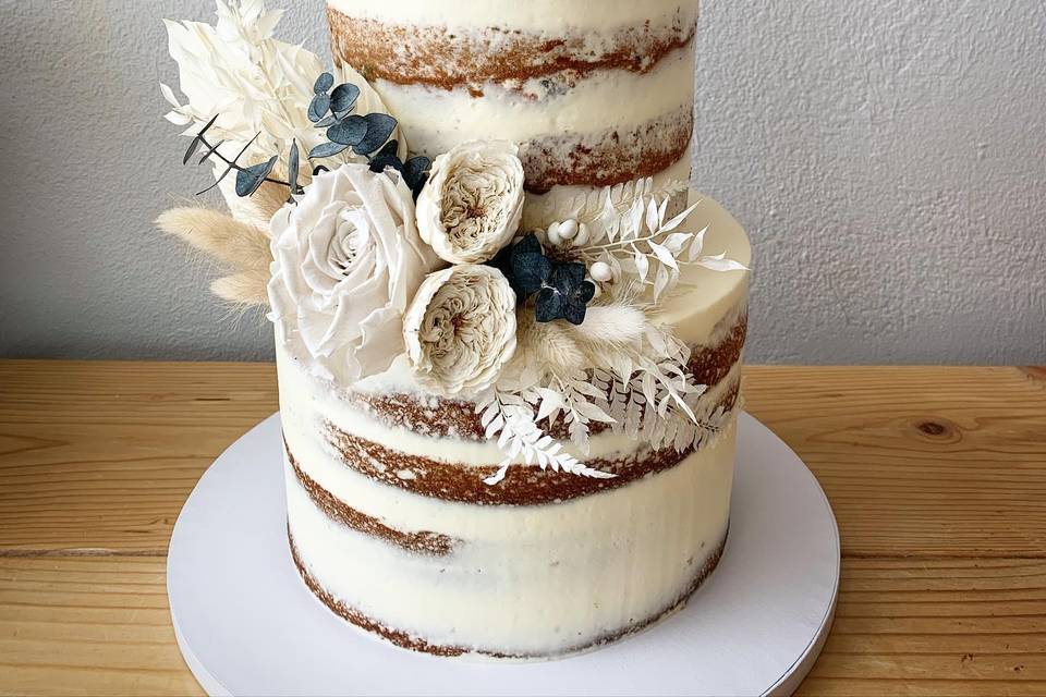 2 tier cake with dried flowers