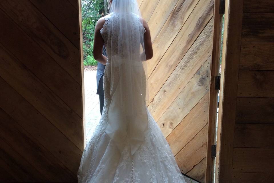 A last alone moment for bride