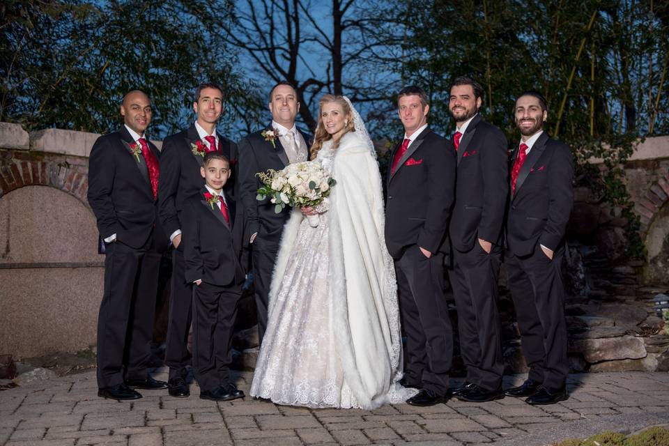 Bride and groom with members of the wedding party - Alexander Rivero