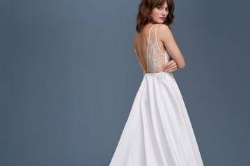 Breathtaking wedding gown trail