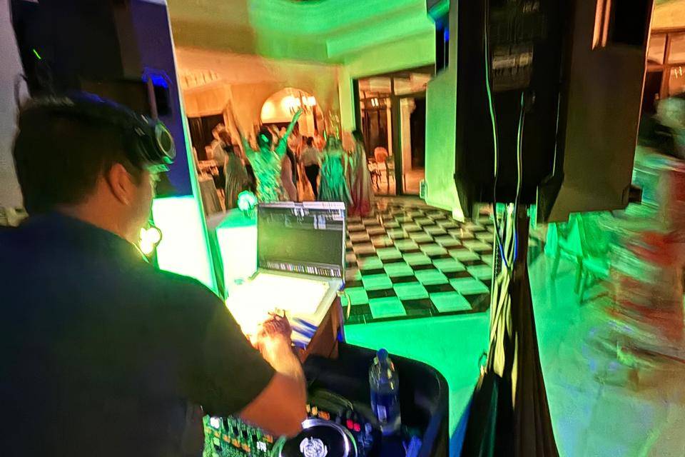 Dj shot