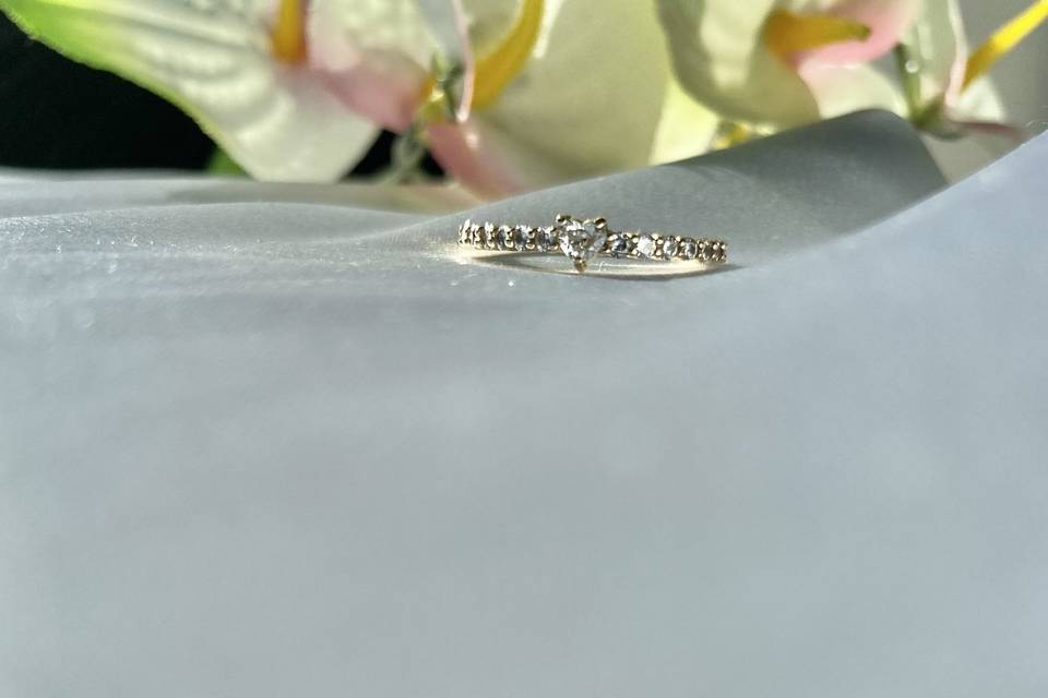 Dainty Diamond Sweetheart Ring