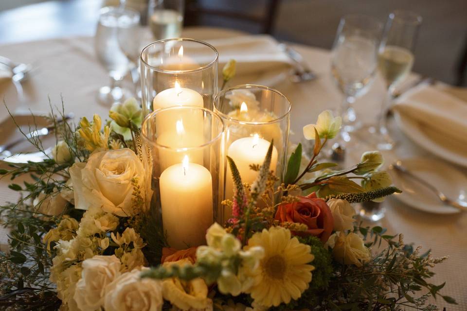 Table arrangement with candles