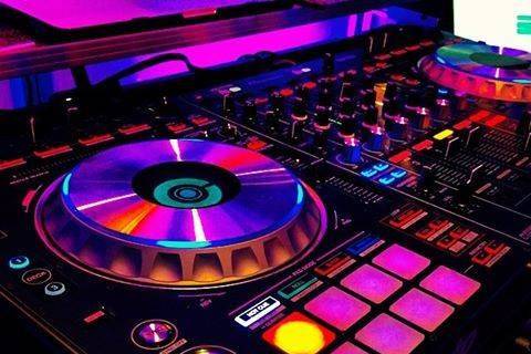 DJ mixer