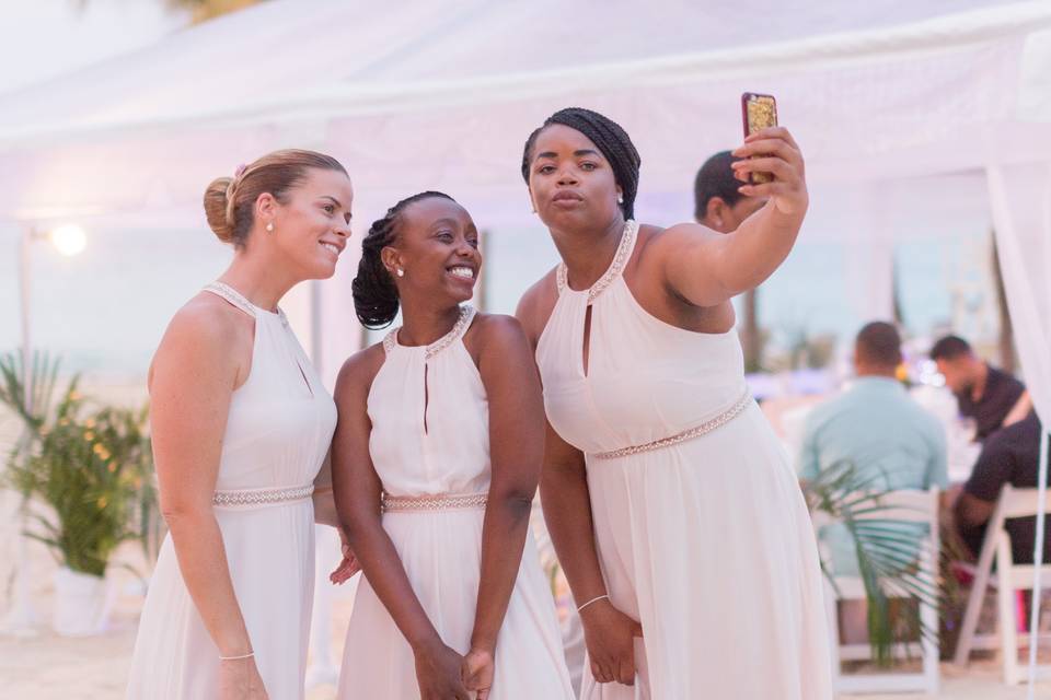 Bridesmaids' selfie