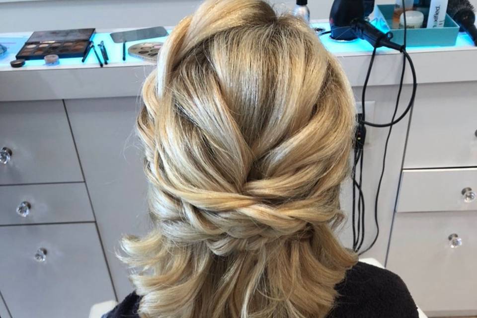 Half updo with waves