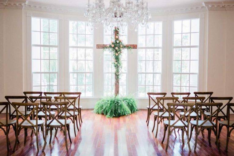 https://cdn0.weddingwire.com/vendor/976181/3_2/960/jpg/classy-luxmore-grande-estate-wedding-6-768x510_51_181679.jpeg