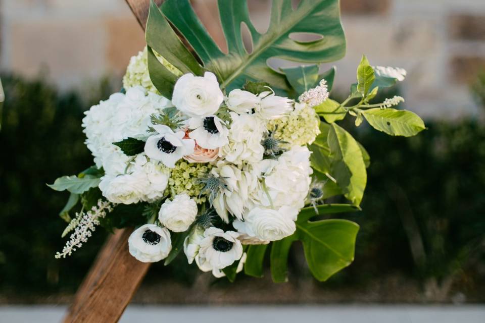 Floral arch decor