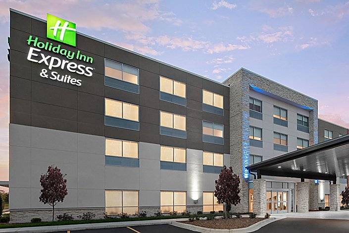 Holiday Inn Express & Suites Elkhorn - Lake Geneva Area